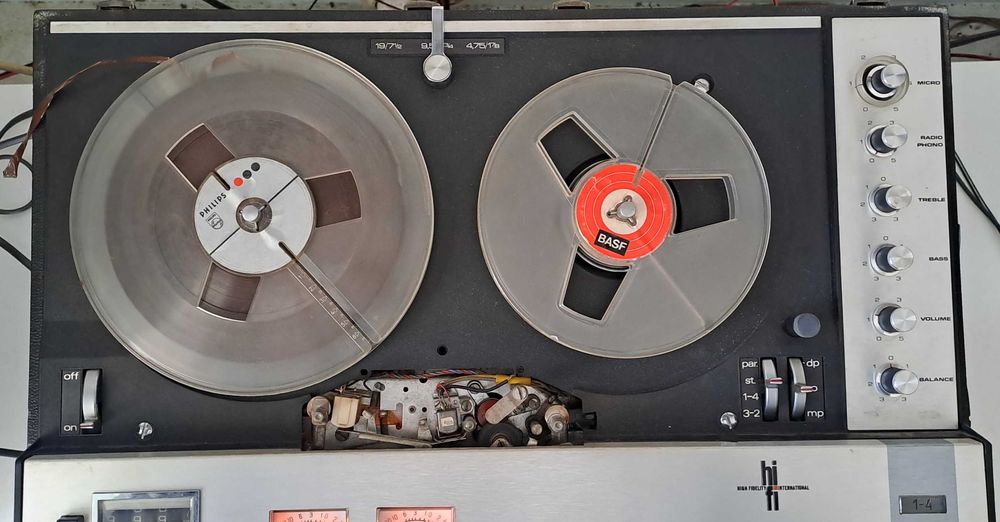 Philips N4408 Stereo Mag Colectie cu Statie amplificator ca DEFECT