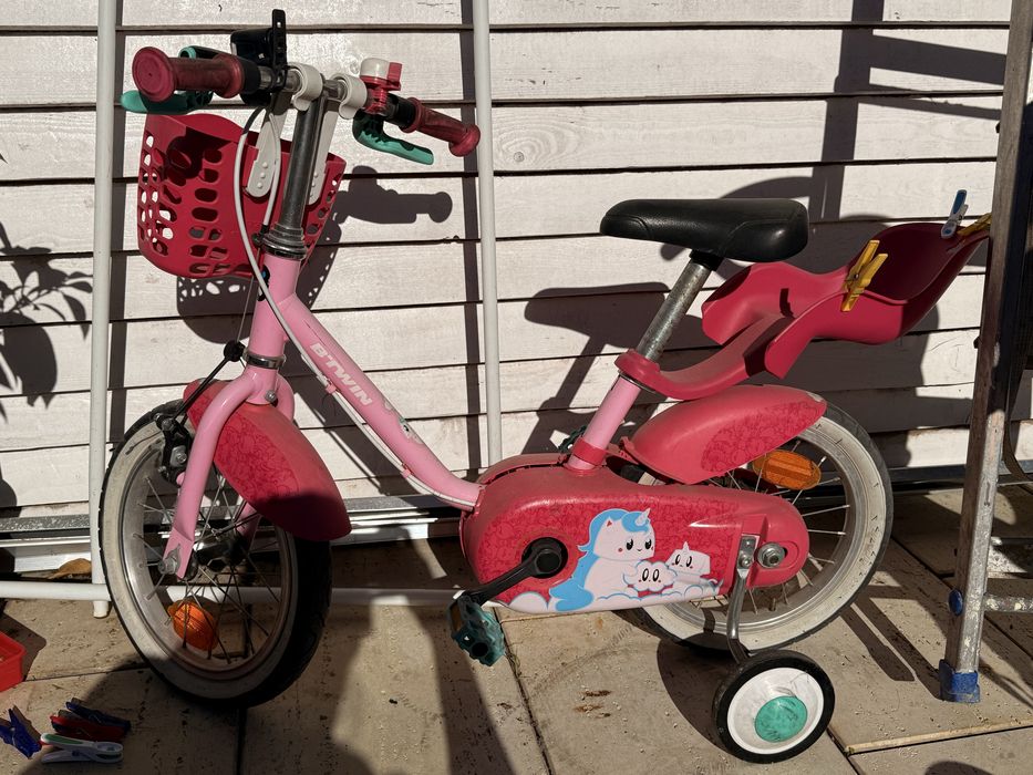 Bicicleta , roti ajutătoare roz