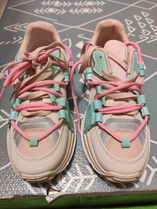 Продавам маратонки