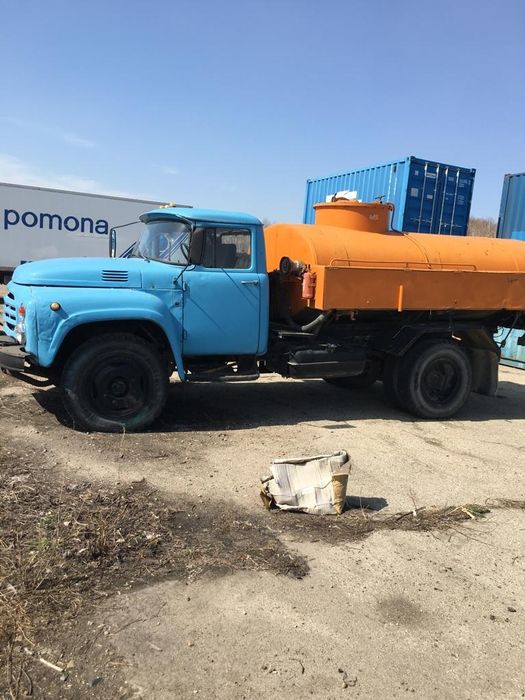 Бензовоз в хорошем состоянии