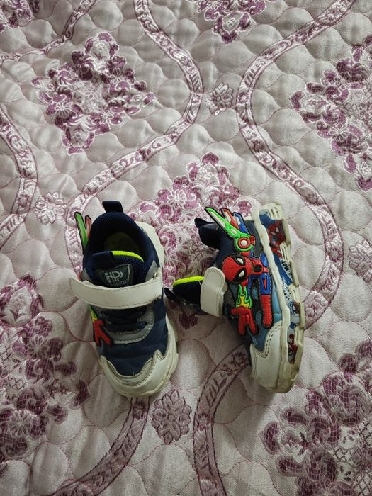 Детские кроссовки 25 размер