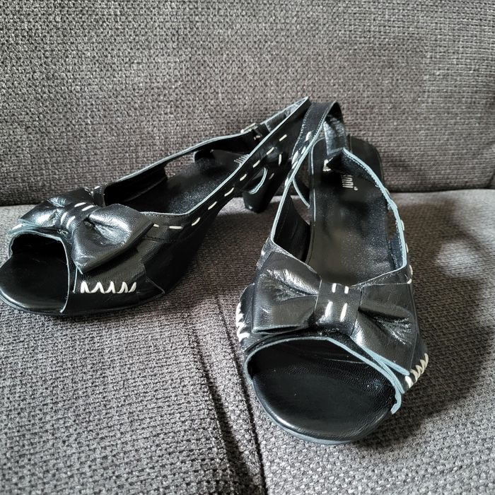 Сандали GiAnni от естествена кожа на нисък ток