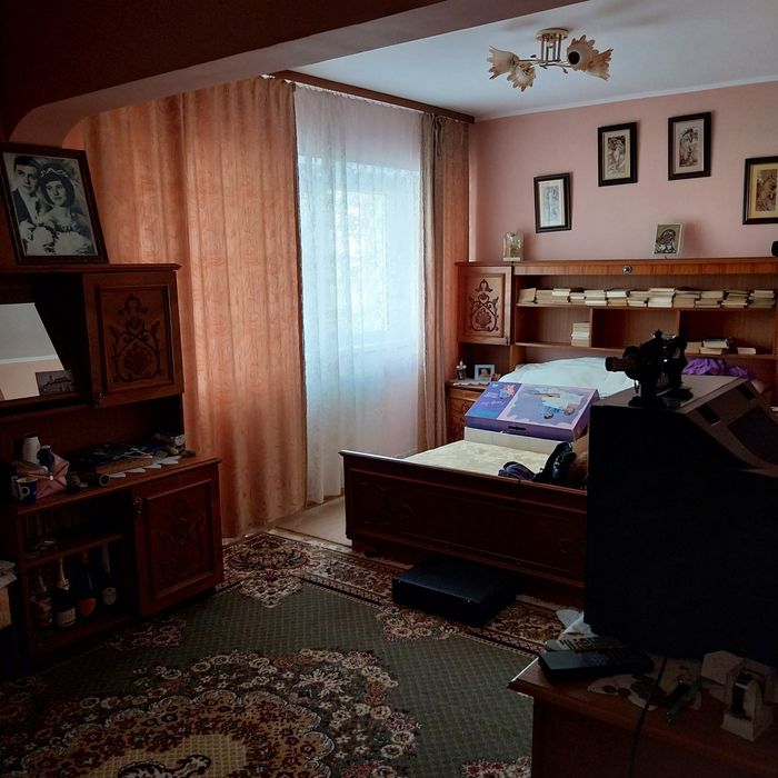 Apartament 4 camere transformat în 3 camere
