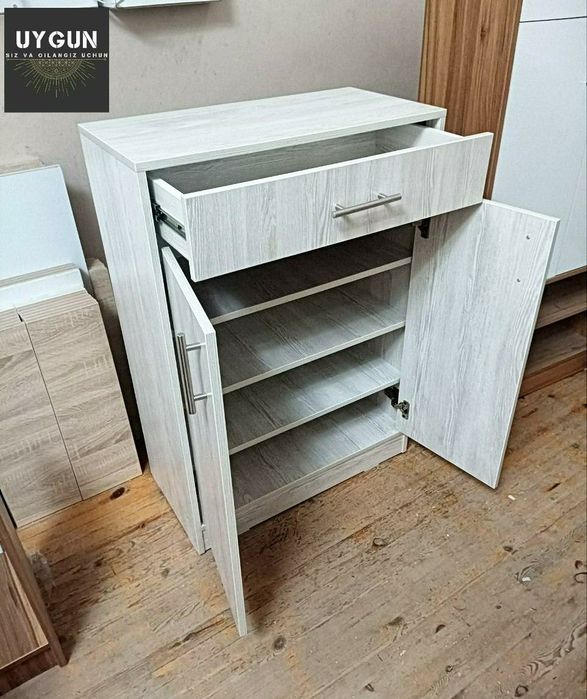 Polka.oyoq kiyimga shkaf. Obuvnitsa