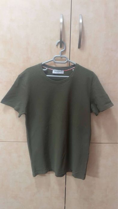 Класическа мъжка тениска в тъмнозелен цвят