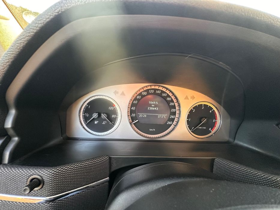 Mercedes-Benz GLK Mercedes-Benz GLK din 2011