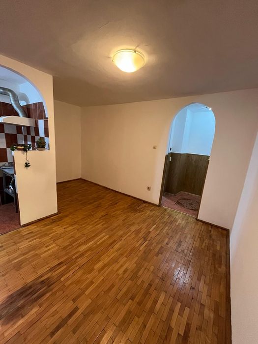 Vând garsonieră zona Prundu rond Lânăriei