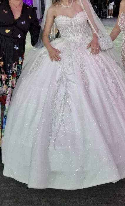 Vand rochie de mireasă