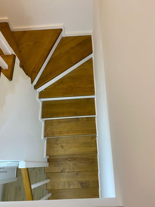 Scări din lemn masiv