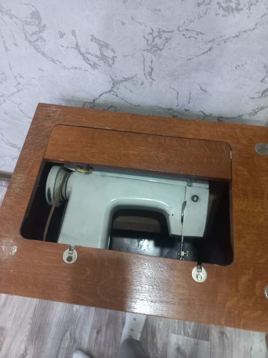 Продам швейную машинку