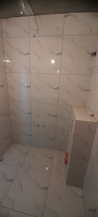 Кафель,ламинат,линолеум,плинтус.