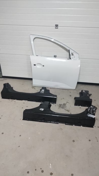 Ușa dreapta fata ,prag stânga și dreapta Logan 3