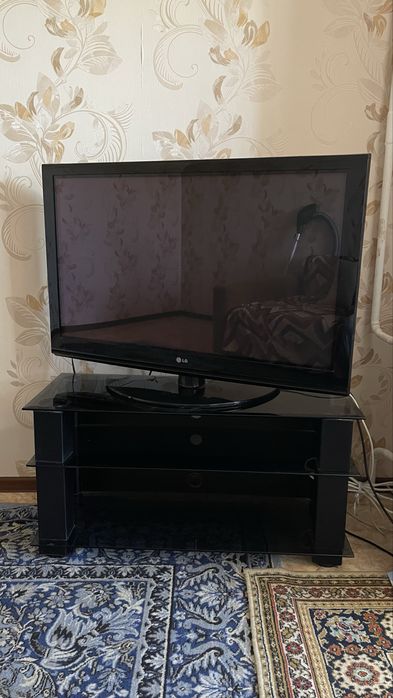 Телевизор LG.