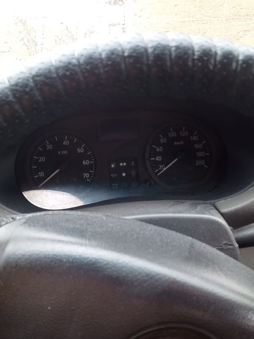 Продам машину Renault Logan