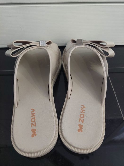 Маркови чехли и сандали на разпродажба