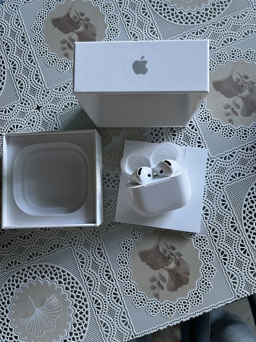 Слушалки AirPods 4 с ANC