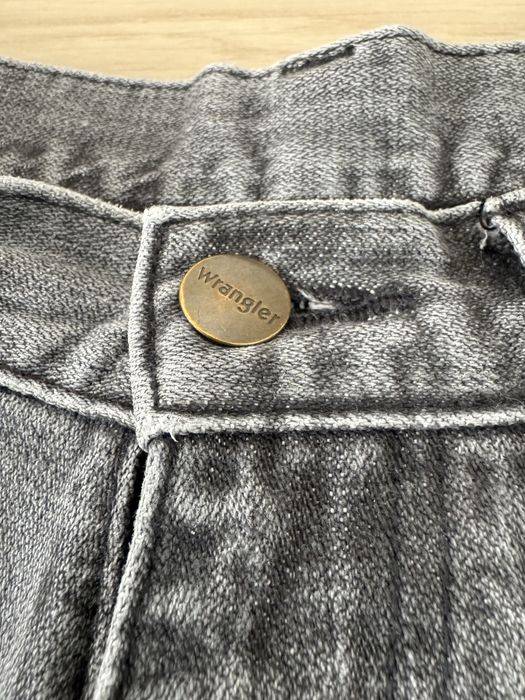 Джинсы серые Wrangler