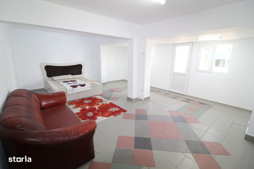 Vând apartament 4 camere în Hunedoara, Micro5/1-Poștă, parter înalt...