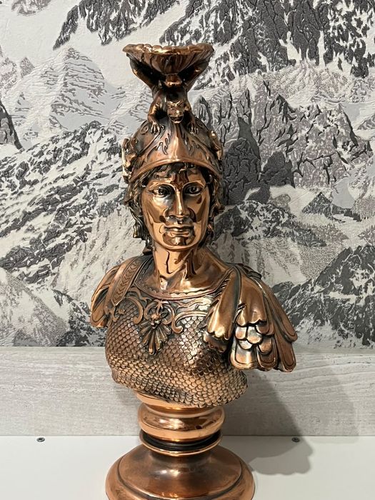 Продам статуетку