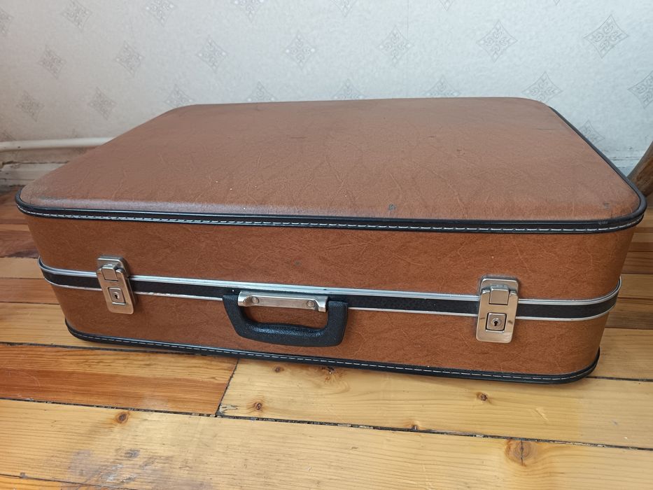 Два стари куфара ретро