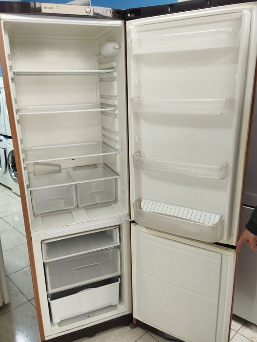 Холодильник indesit