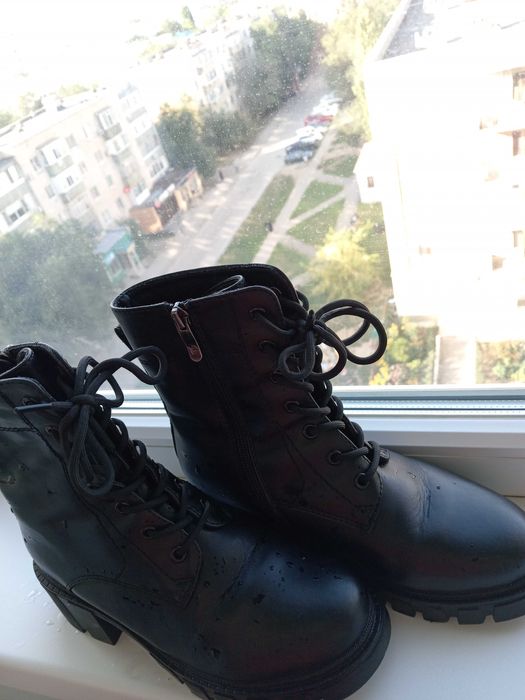 Модные высокие ботинки