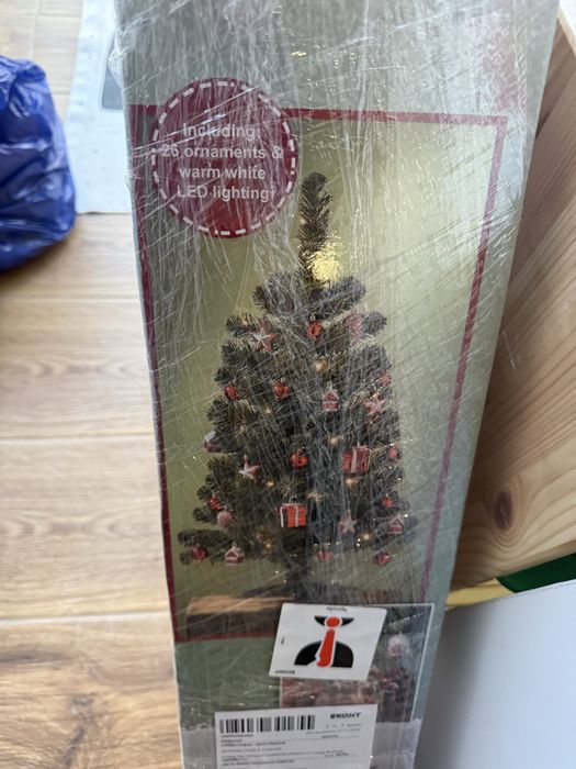 Коледна елха с лампички и играчки 90см