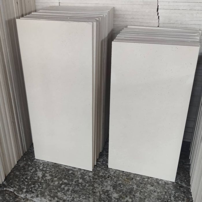 Лаймистоун Иранской В наличии.