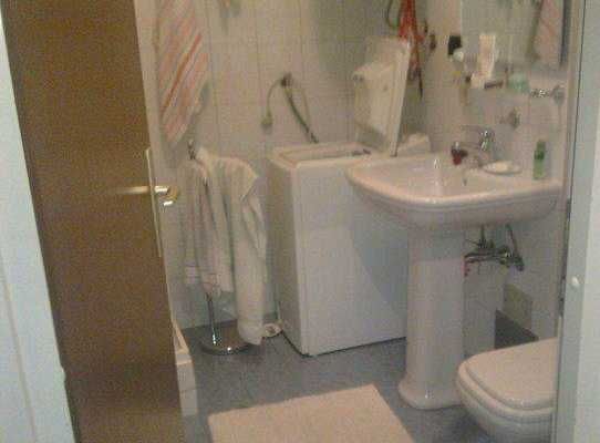 Дава се под наем Едностаен апартамент в Пловдив, Гагарин - 40 кв.м за 204 € - Снимка #3