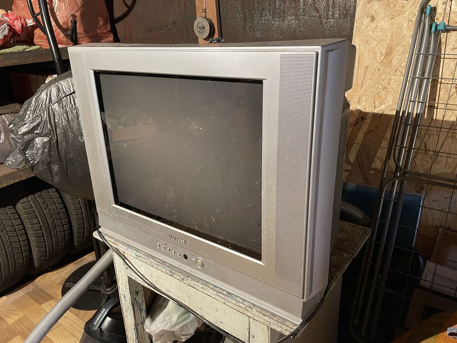 Телевизор samsung пузатый.