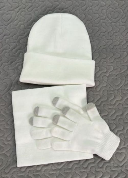 Комплект и шапки новые