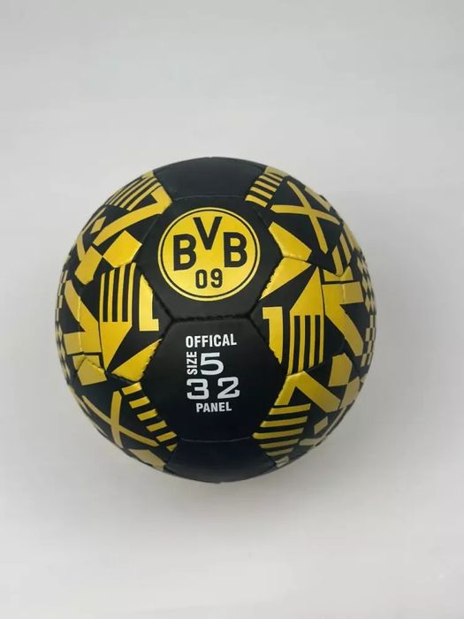 Futbol komanda logotipi tuwurilgan tuplar