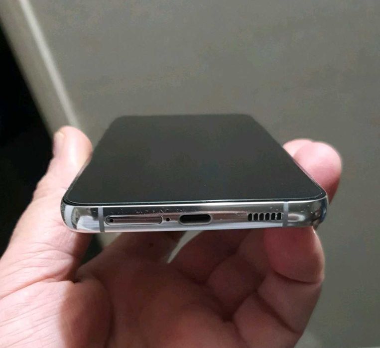 Samsung Galaxy S22, 128GB, 8GB RAM, 5G - Phantom White - перфектен