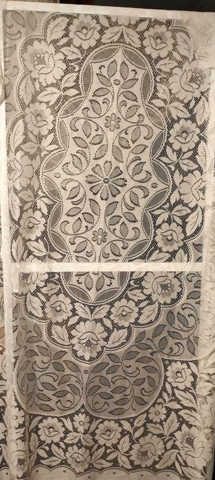 Продавам бели пердета