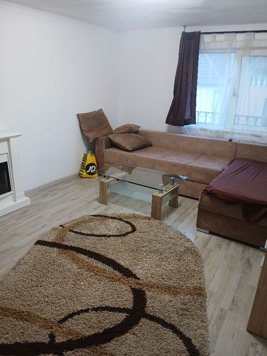 Închiriez camera la casa