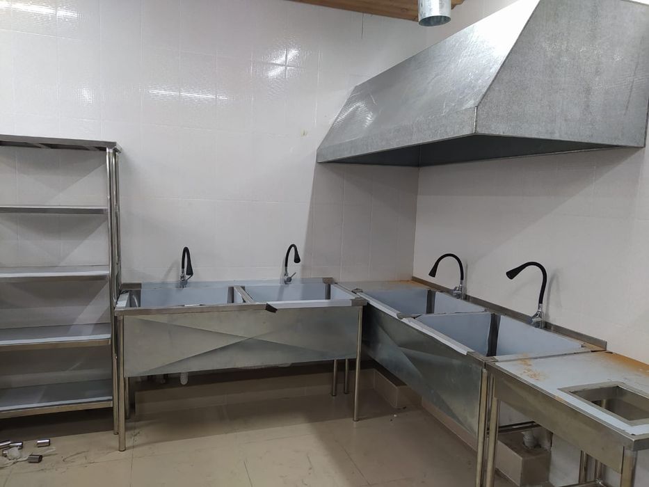 Железный стол разделочный