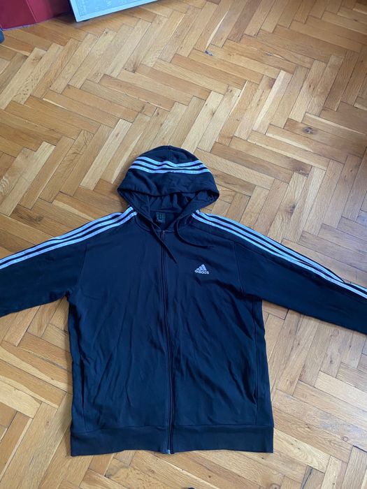 Продавам Adidas суитчър ленти през качулка черни