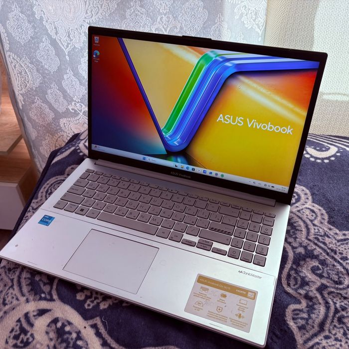 Ноутбук ASUS Vivobook Go Intel Core i3, 8 GB DDR4, 240 GB SSD