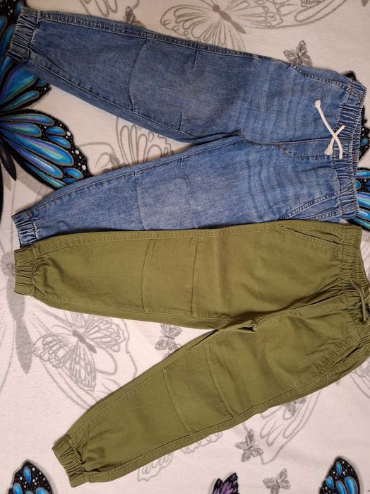 Pantaloni tip jogging