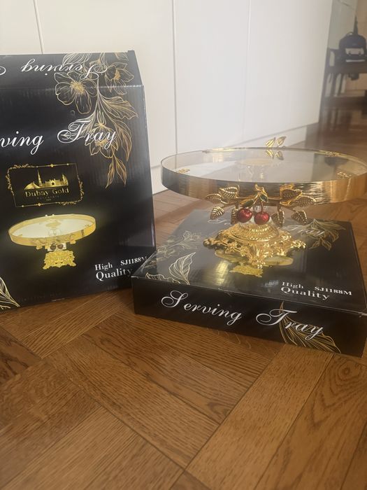 Продаю тортовницы 2 шт