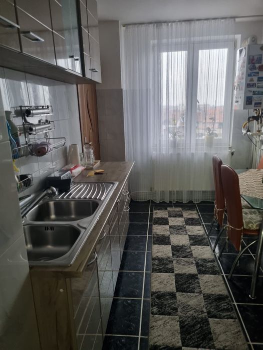 Vand apartament cu 3 camere in Cugir