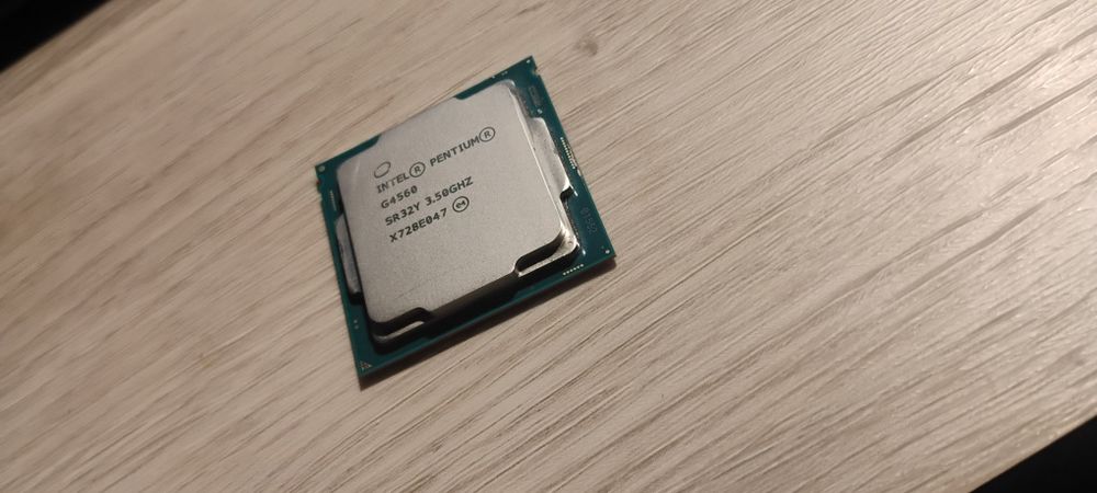 Vând procesor Pentium g4560