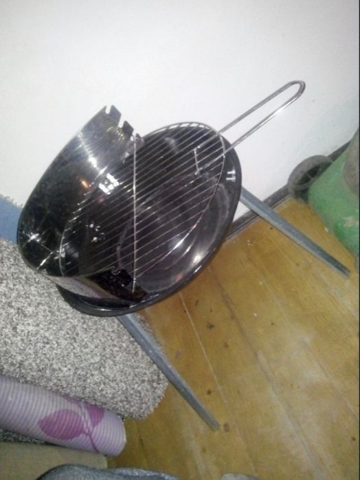 Gratar rotund inox cu picioare, guler si maner protectie NOU nefolosit