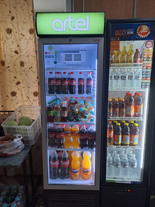 Продам витринный холодильник