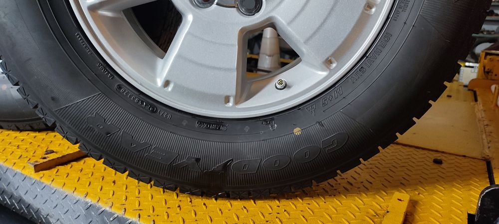 Продам всесезоную резину good year