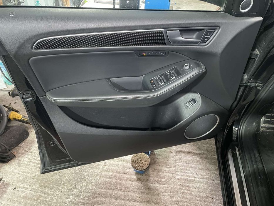 Ади SQ5 на части