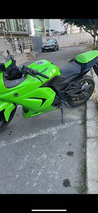 Vând Kawasaki ninja 250r