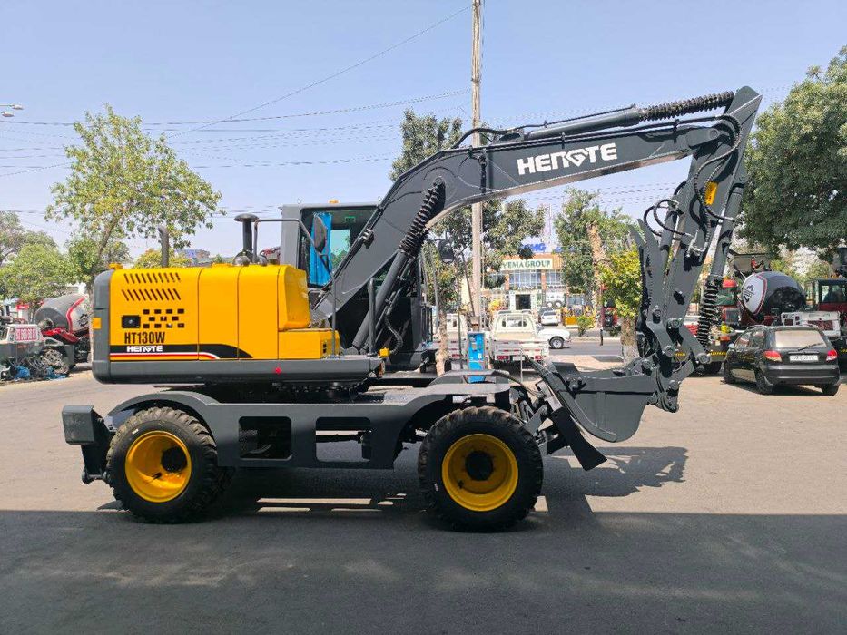 Экскаватор HENGTE модель HT130W