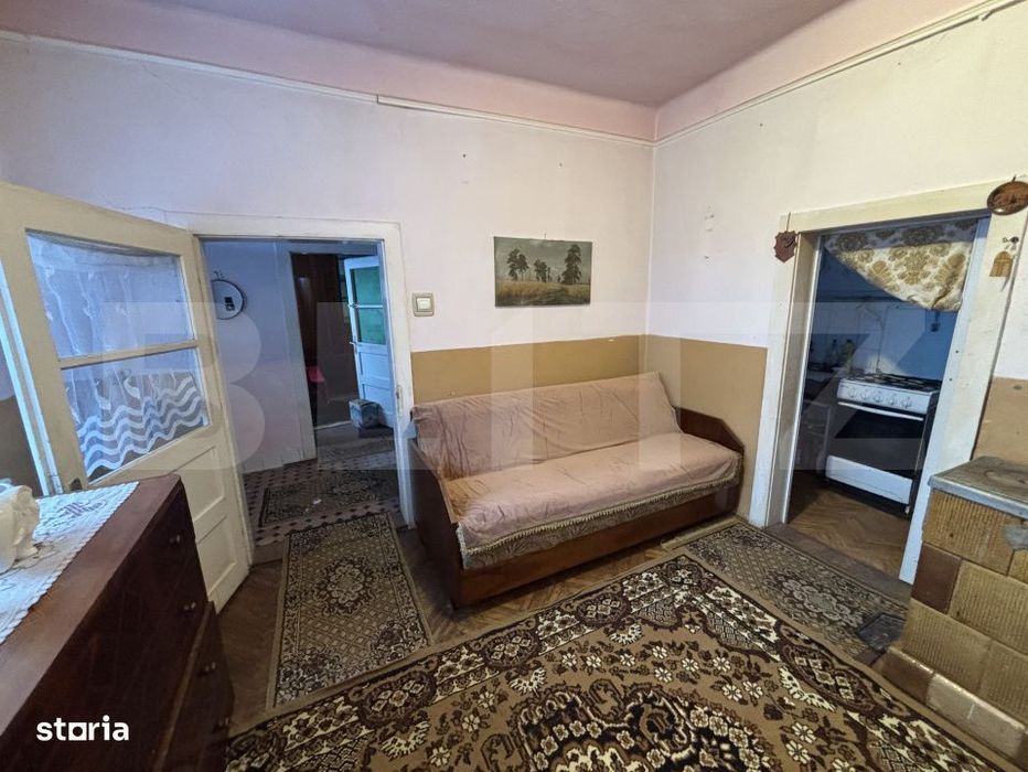 Casa de vanzare, cu 2 camere.