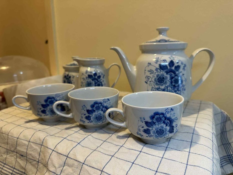 Порцеланов сервиз Китка